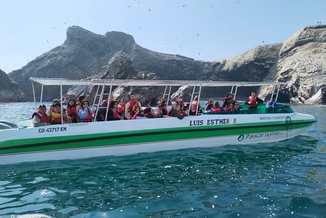 full day of Lima: Paracas and Huacachina ica in luxury mobility!
