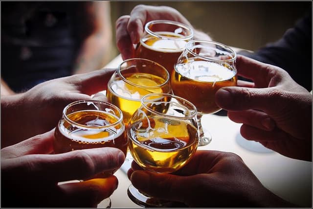 Small group - Napier Premium Winery , Beer & Cider + 5.5h to 6h.