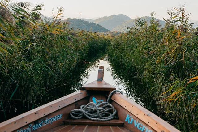 Skadar Lake National Park: Private Guided Tour to Kom Monastery