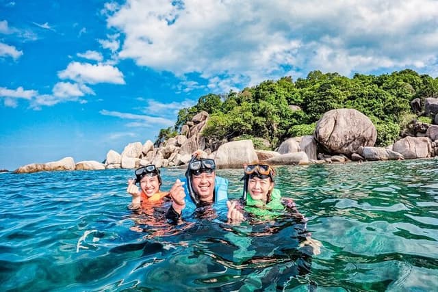 Koh Tao 5-Stop Snorkeling and Sunset Big Boat Tour with Lunch
