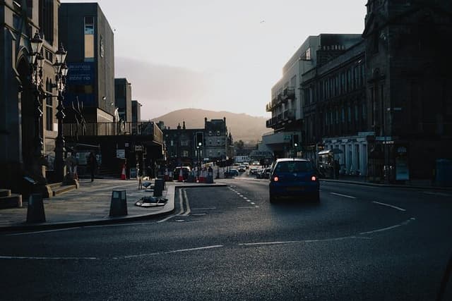 Discover Inverness Highlights 5H Private City Tour
