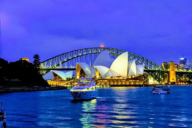 Sydney Unleashed with Bondi Beach 4‑Hour Private Afternoon Tour