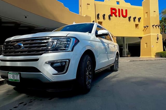 Private One Way Transfer From SJD Airport To Cabo San Lucas