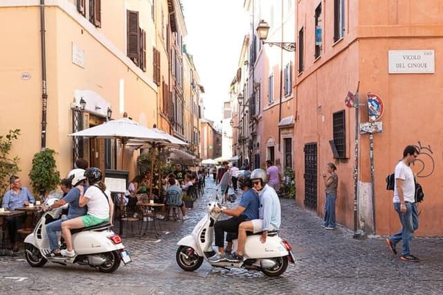 Vespa tour in Rome with Dinner