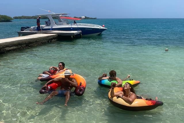 Cartagena VIP Boat Tour: Rosario Islands & Snorkel