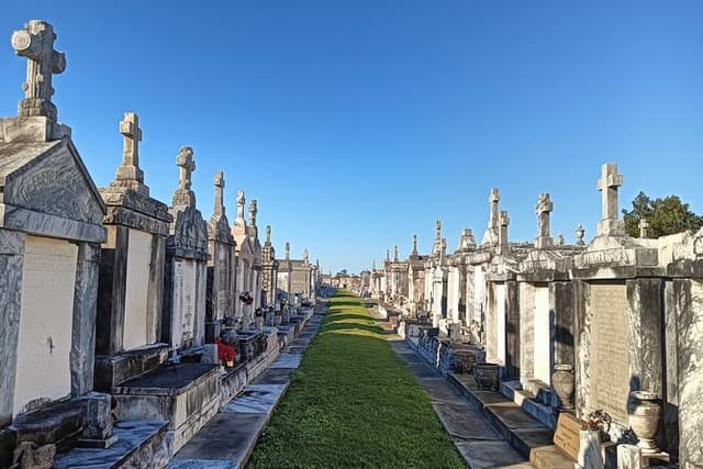 New Orleans 5 Cemeteries Tour: Anne Rice and Other Famous Graves