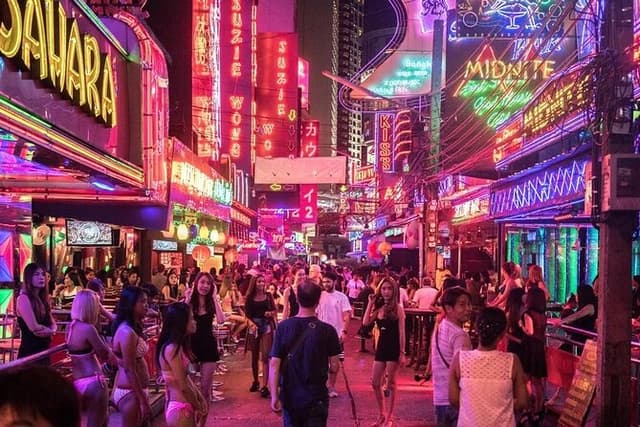 Bangkok: Rooftops, Clubs & Go Gos-Soi Cowboy, Soi 11 Night Tour