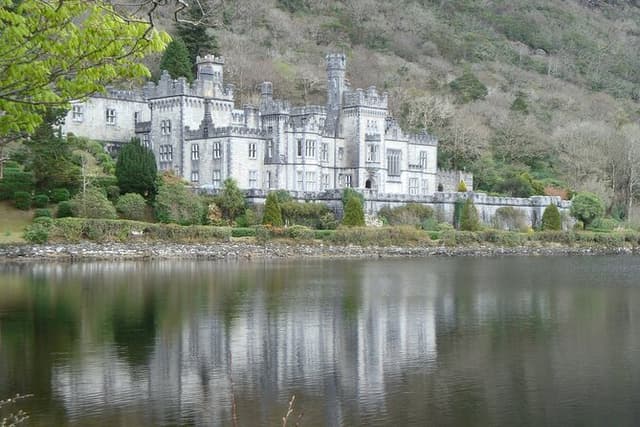 Kylemore Abbey Connemara Walking Tour Experience