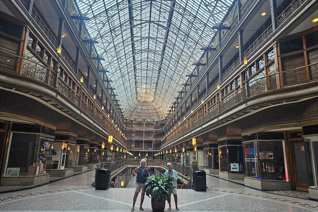 Cleveland Highlights City Tour with Pickup