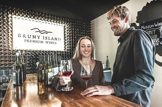 Private Bruny Island Wine, Food,Sightseeing & Lighthouse Day Tour