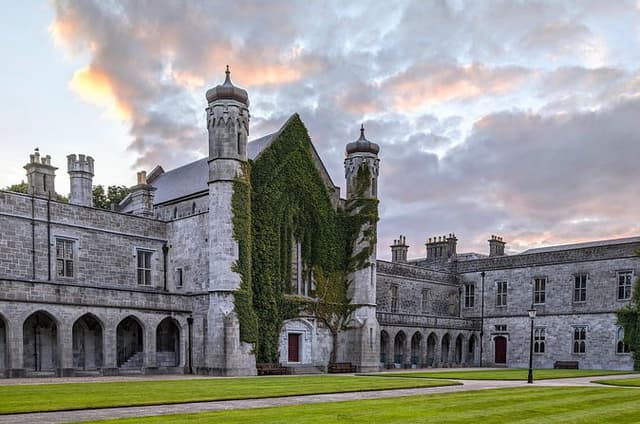 Explore Aberdeen in 90 minutes with a Local - Private Tour