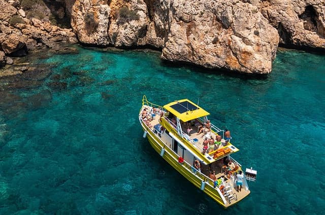 Yellow Boat Cruises: Adults Only Lazy Day Cruise with BBQ