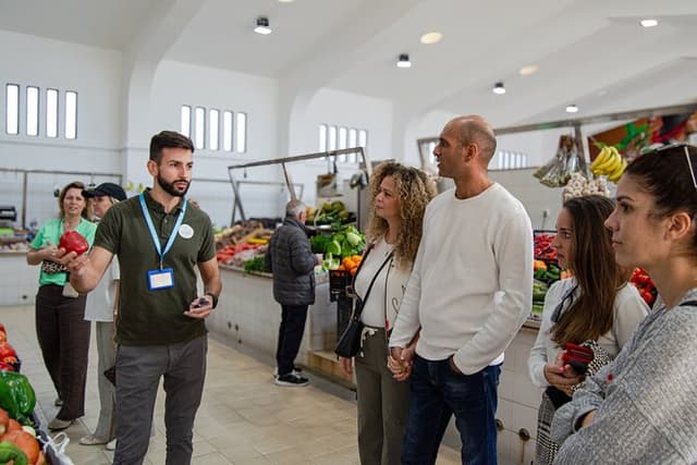 Albufeira: A Local Experience w/food tasting & local shops