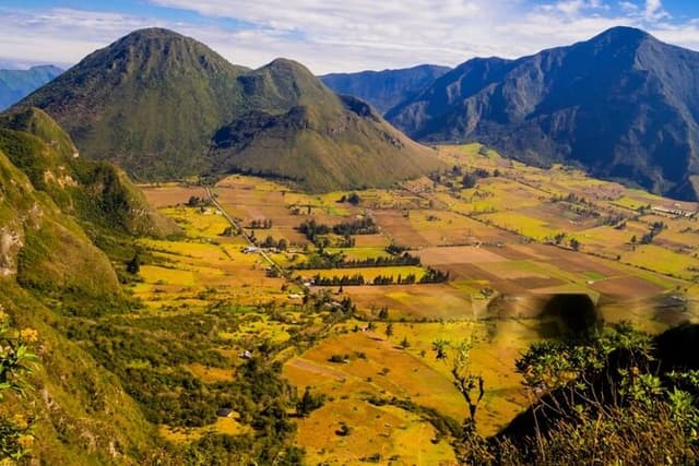 From Crater Pululahua to the Equator Line