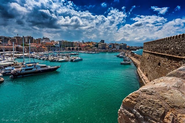 Heraklion Market and CretAquarium Guided Tour