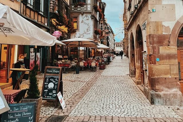 Price instead: From Strasbourg to Château ,Riquewihr and Colmar