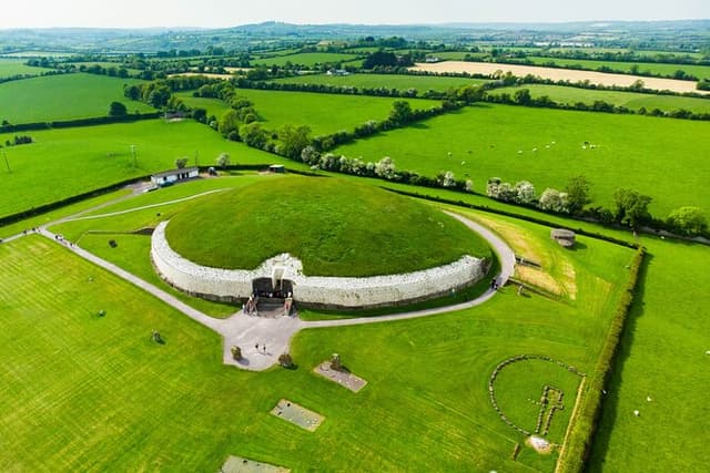 Newgrange & Boyne Valley Private Tour: Travel Through 5,000 Years