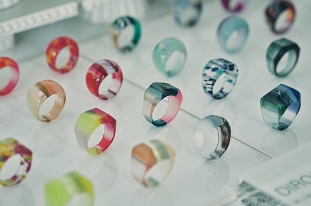 Craft a Unique and Colorful Ring Using Glasses Materials at KISSO