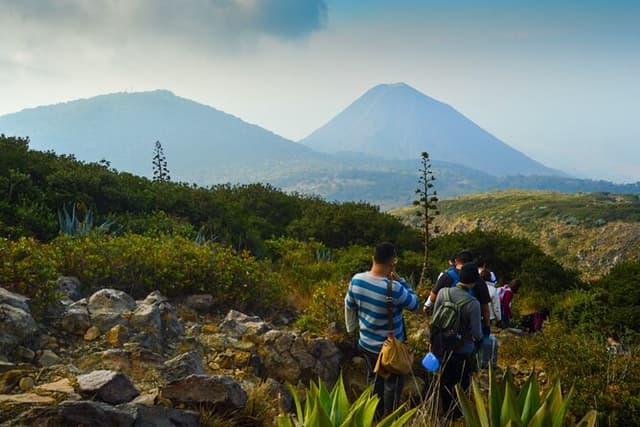 Santa Ana Volcano Hike: Active Crater and Lake Coatepeque