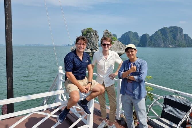 Ha Long Bay Day Cruise Tour in Ha Long Bay