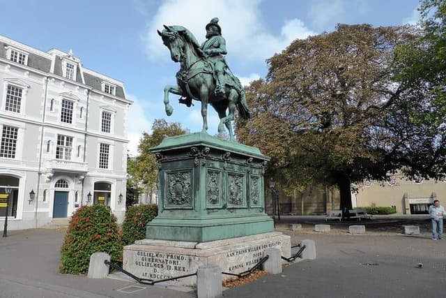 Discover The Hague: Royal Palaces, Binnenhof & Historic Landmarks