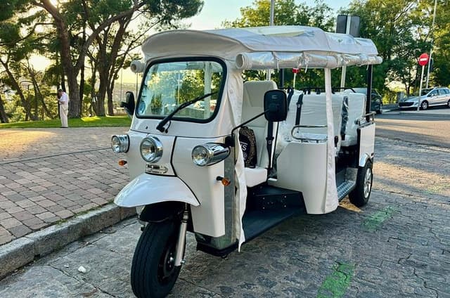 Tuk-tuk tour of downtown Madrid