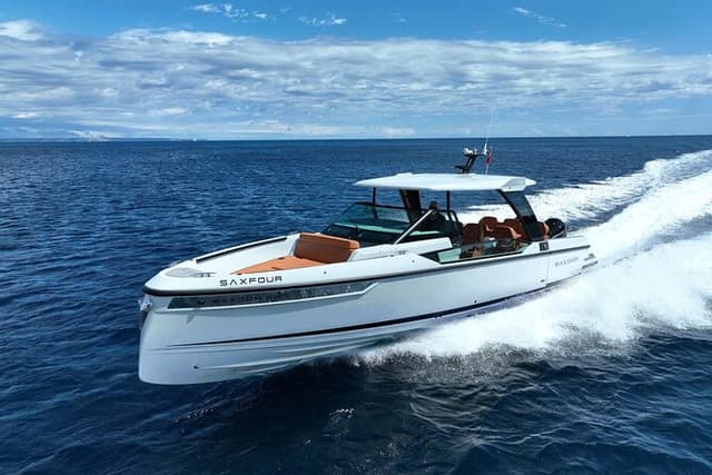 Luxury Private Boat Tour in Ios with the Saxdor 320