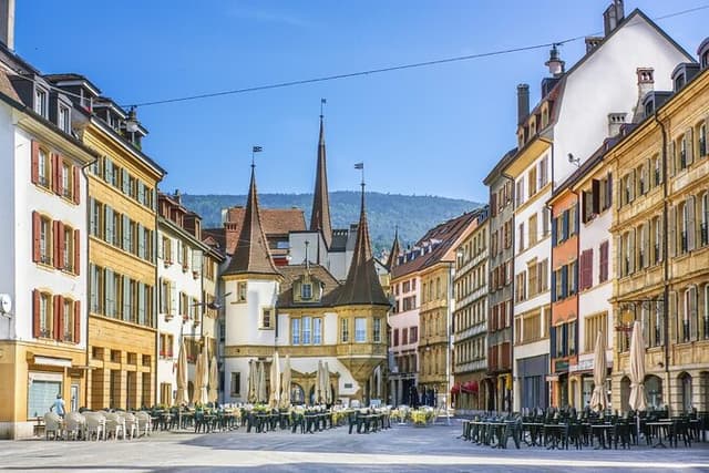 Explore Neuchâtel in 60 minutes with a Local