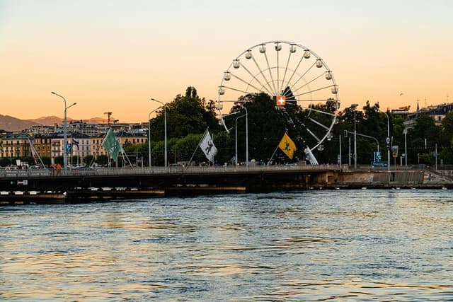 Private Geneva Full Day Tour with Free Photoshoot
