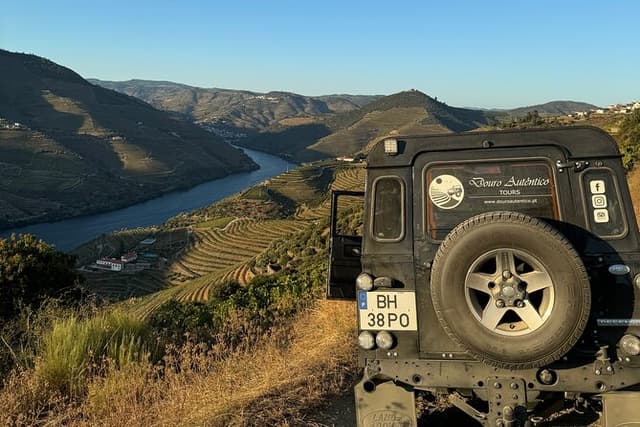 Private 4wd adventure in DE Douro: lunch, wine tasting and boat
