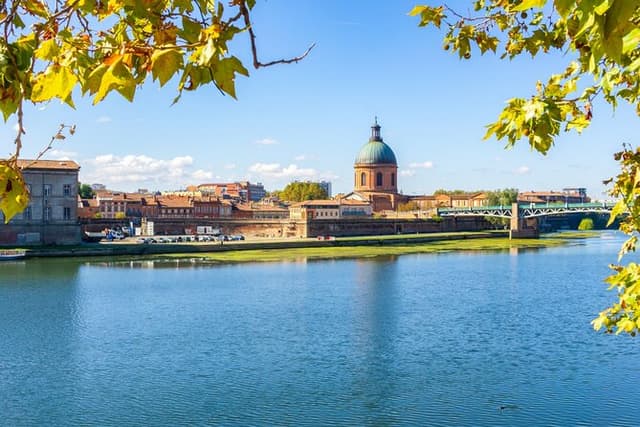Explore Toulouse in 60 minutes with a Local