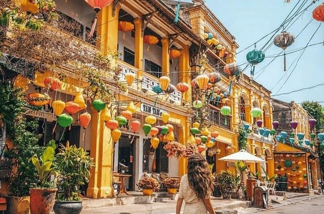 Hoi An Ancient Town Walking Tour with Local Guide