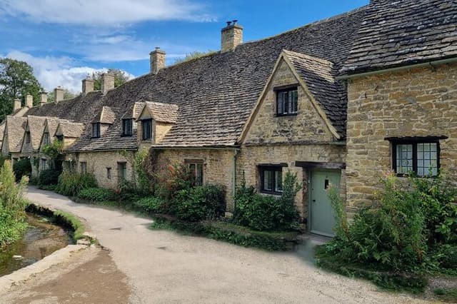 From London: 7 Unmissable Cotswolds Stops Small-Group Tour