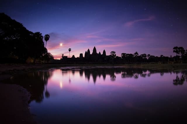 1-Day Angkor Wat Sunrise & All Interesting Temples Private Tour