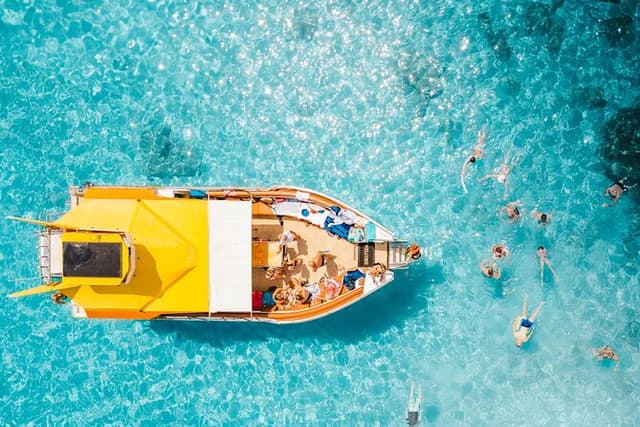 Yellow Boat Cruises: Afternoon Family Blue Lagoon & Turtle Cruise