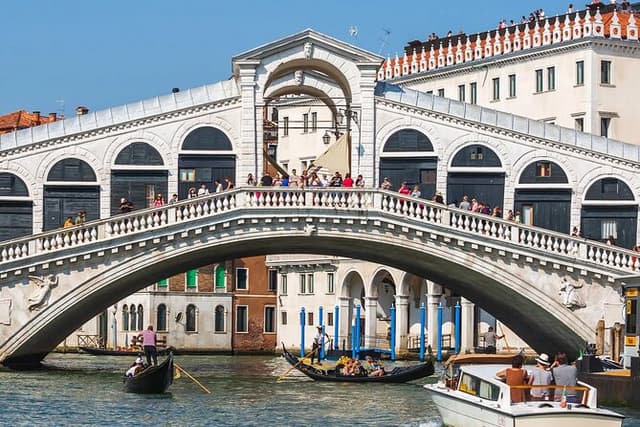From Florence: Explore Venice on a Semi-Private Day Tour by Train