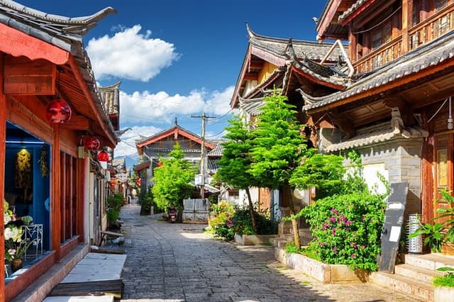 Lijiang/Baisha Ancient Town, Naxi Village, Black Dragon Pool Tour