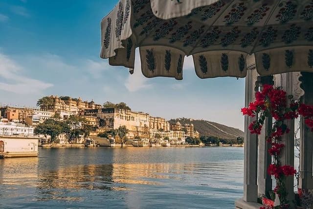 Private Full Day Udaipur Tour with Optional Guide