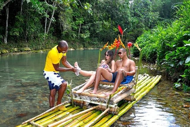 Montego Bay Highlights Tour with Shopping and Bamboo Rafting