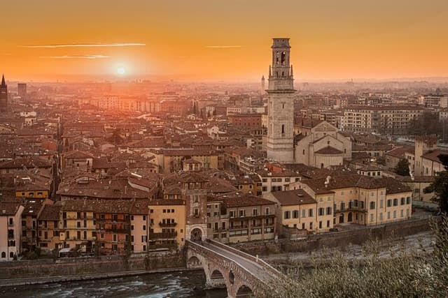 Hidden Verona at Sunset - evening walking tour