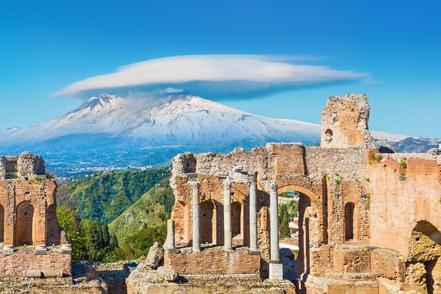 Deluxe SicilyTaormina and Savoca Tour from Messina Cruise Port
