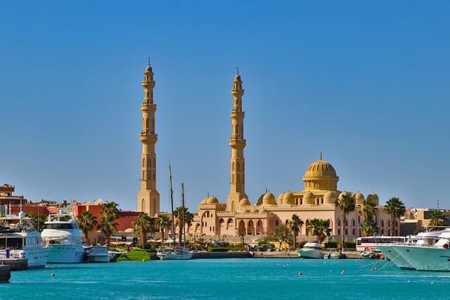 Hurghada: Downtown VIP Full Day City Tour With Transfer and More!