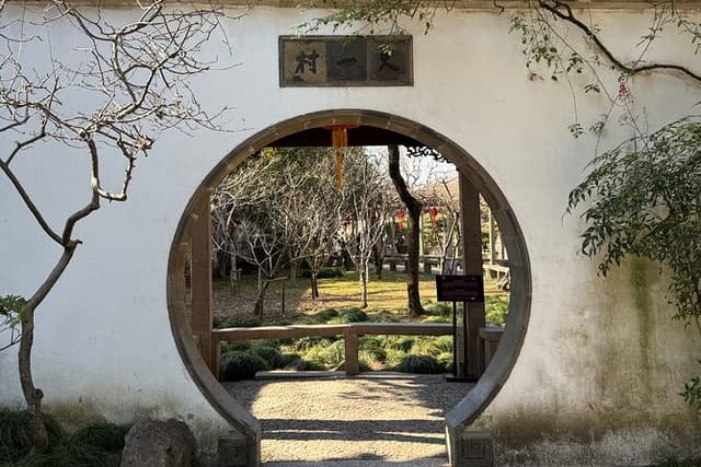 Suzhou Private Tour with Gardens and Xiyuan Temple