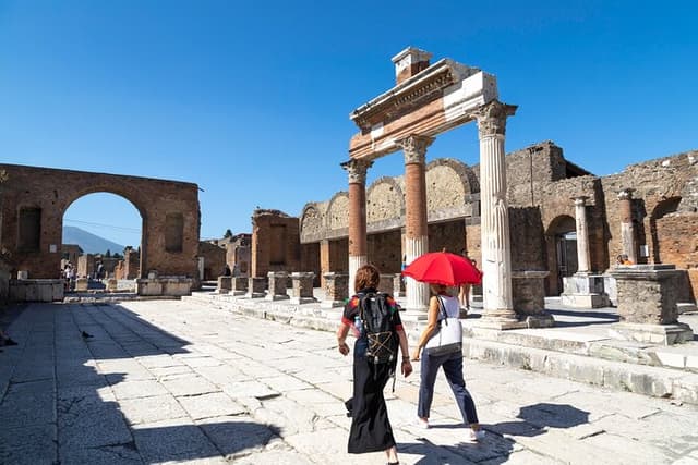 Pompeii Private & Personalized Tour with archeology expert guide