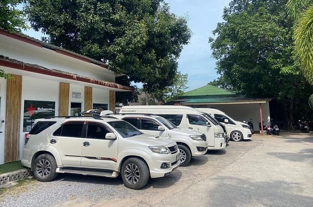 Private Island Sightseeing with a private driver by Mr.Samui