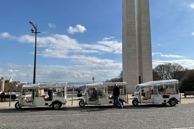 Tour TukTuk 3 hours Lisbon Free Pick-up