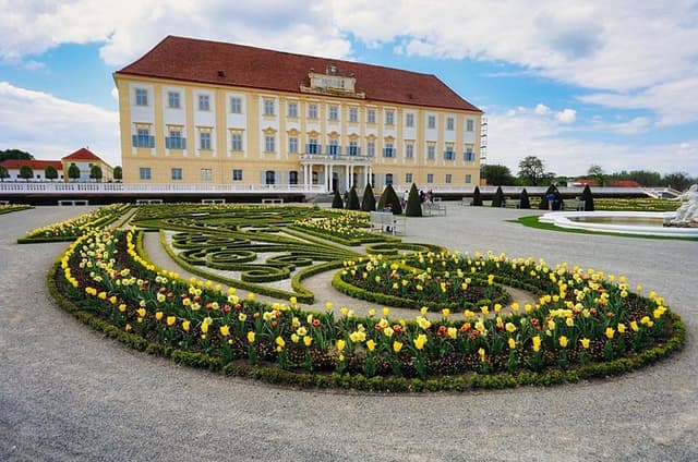 Vienna to Schloss Hof Skip-the-line Private Tour & Transport