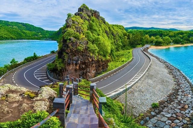 Explore Mauritius South: 7-Coloured Earth, Curious Corner + Lunch
