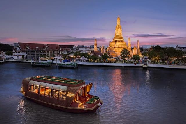 Apsara Luxury Cruise: Fine Dining & Night Views on the River