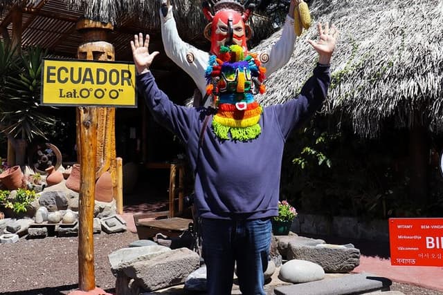 Full day tour Quito: Equator & Old town plus transport
